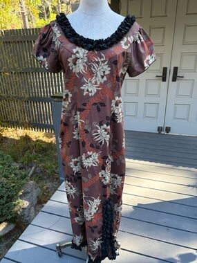 Vintage Karyl  Kaye Ruffle Floral 🌺Hawaiian 🌺 Muumuu Maxi Dress